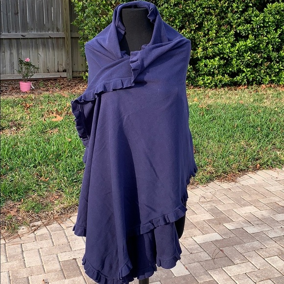 Lilly Pulitzer Accessories - Lilly Pulitzer navy ruffled wrap, Like new